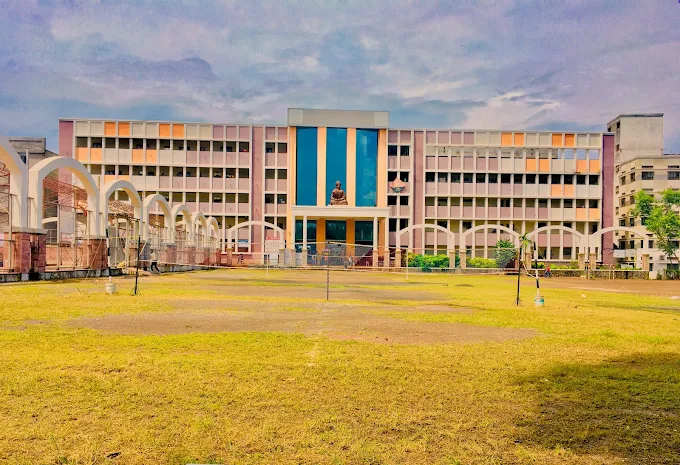 Khandesh College Education Society’s Moolji Jaitha College